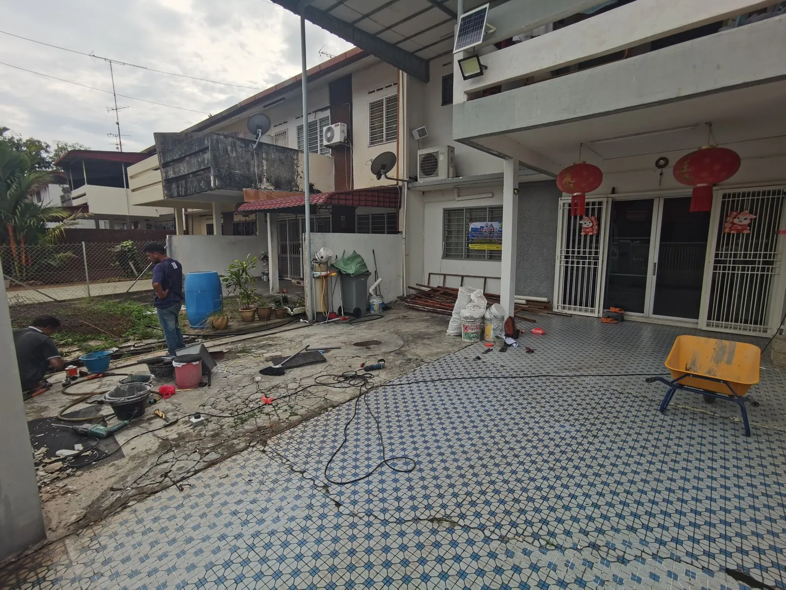 Taman Asean 开工时打掉旧车棚的花砖