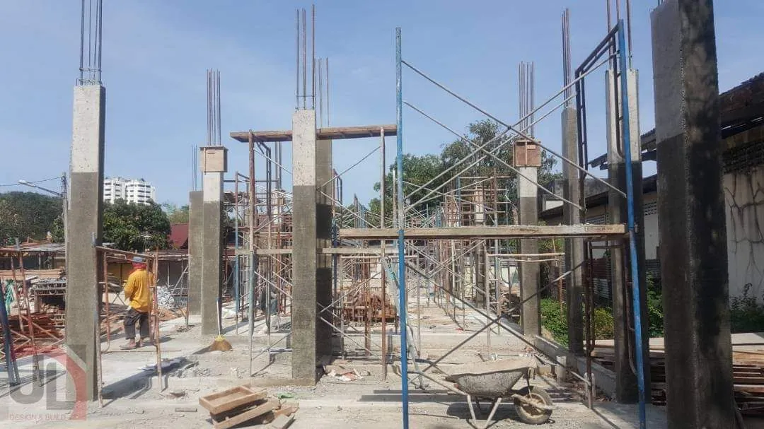 Bachang Temple Office Building cast concrete columns with scaffolding