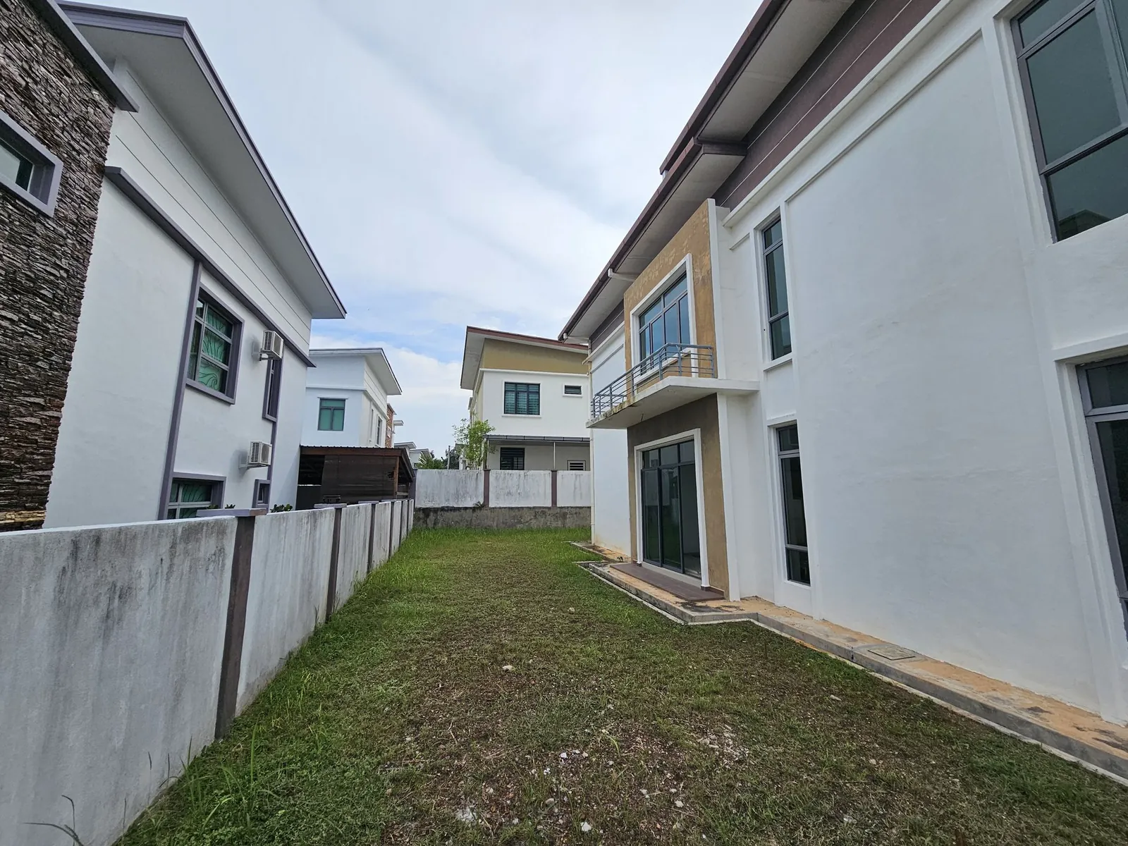 Paya Rumput Perdana 扩建前的后院草地