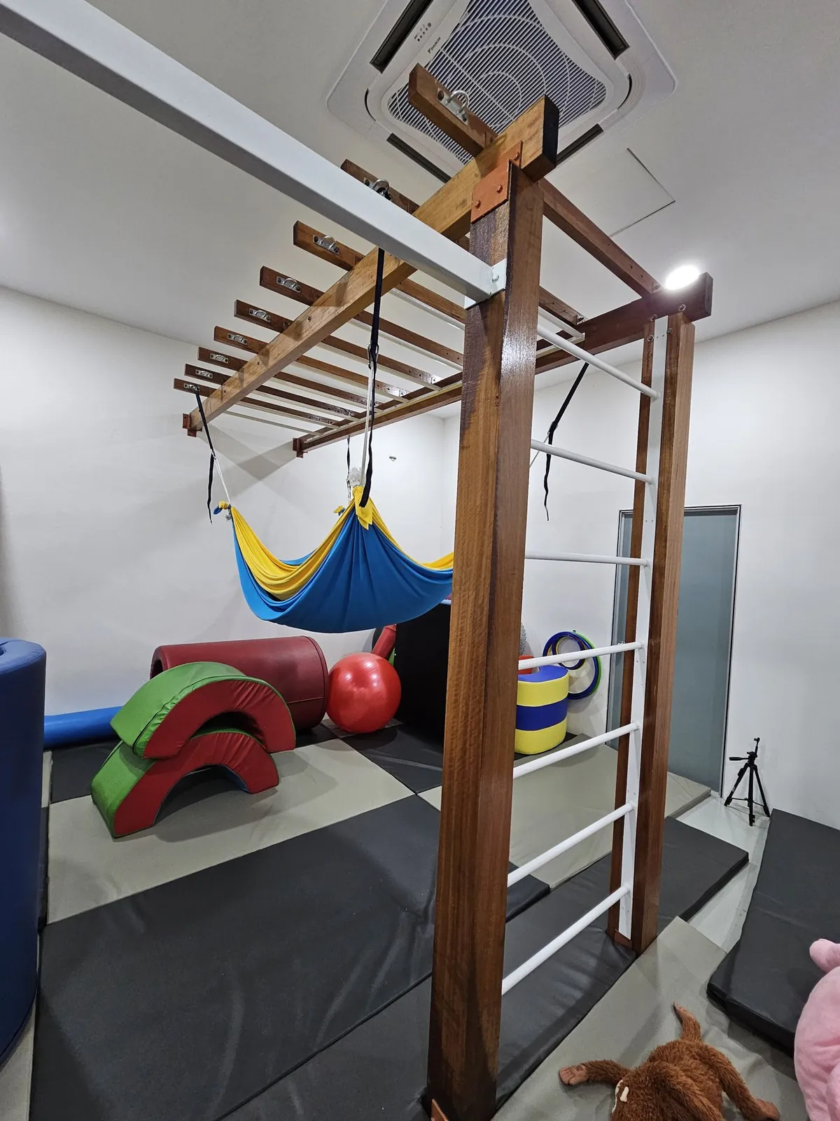 Beready Occupational Therapy Centre 木制攀爬架、吊床与肋木