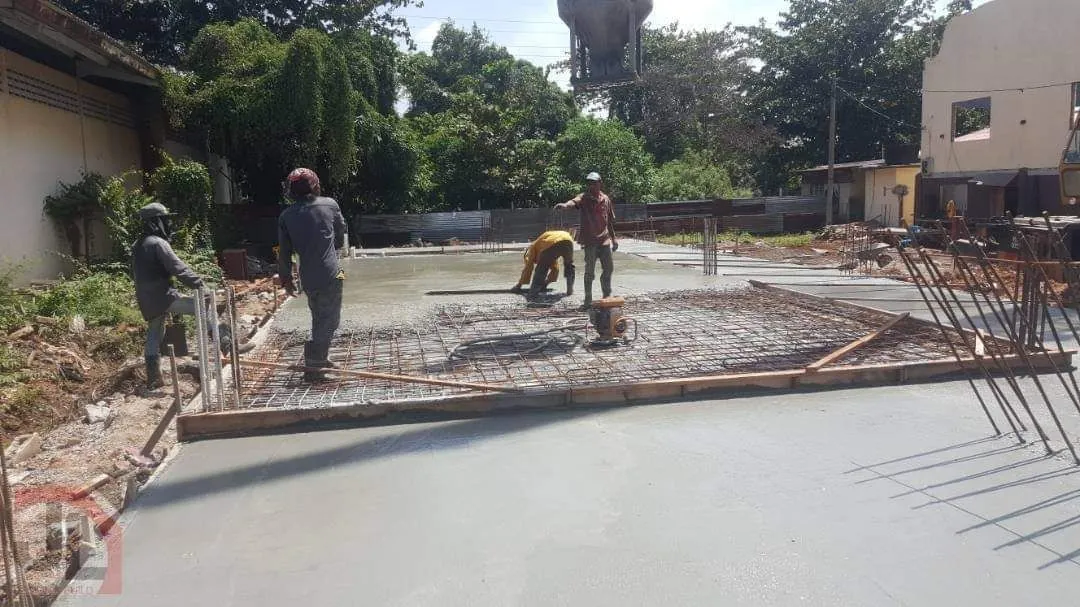 Bachang Temple Office Building workers pouring and levelling the concrete ground slab