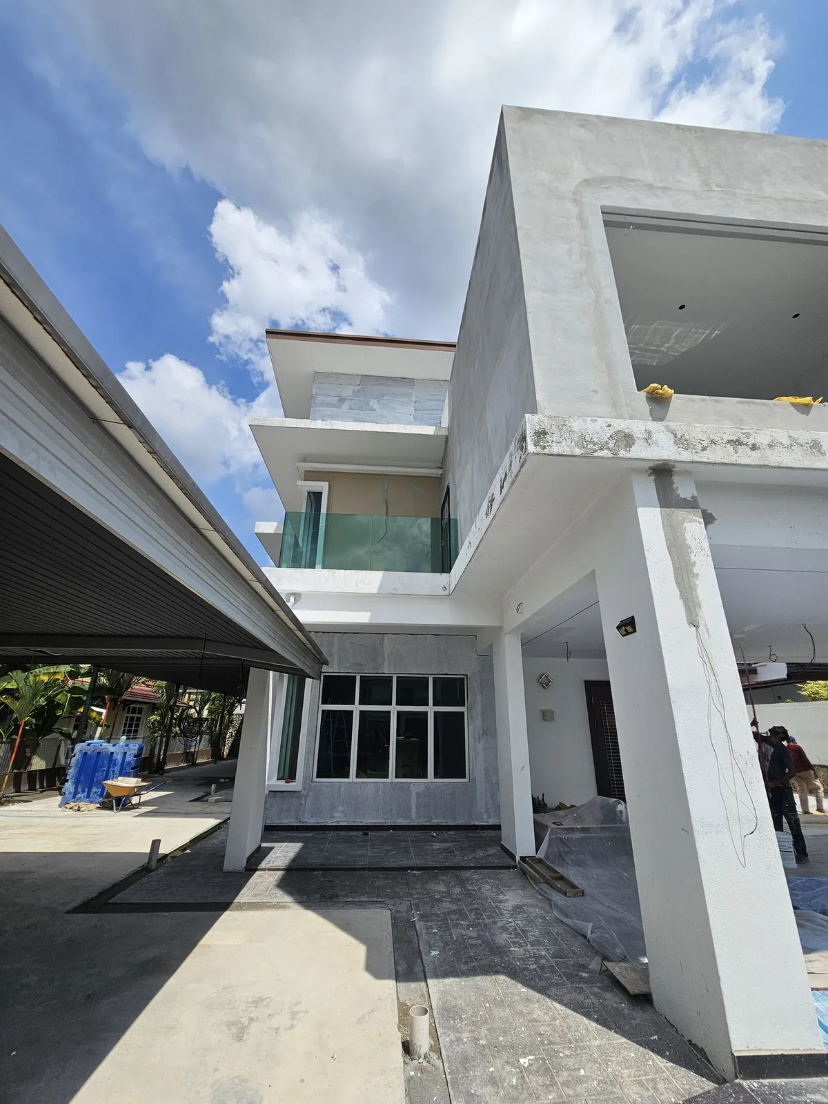 同一个 Belia Antarabangsa 屋前转角，新楼层已建好