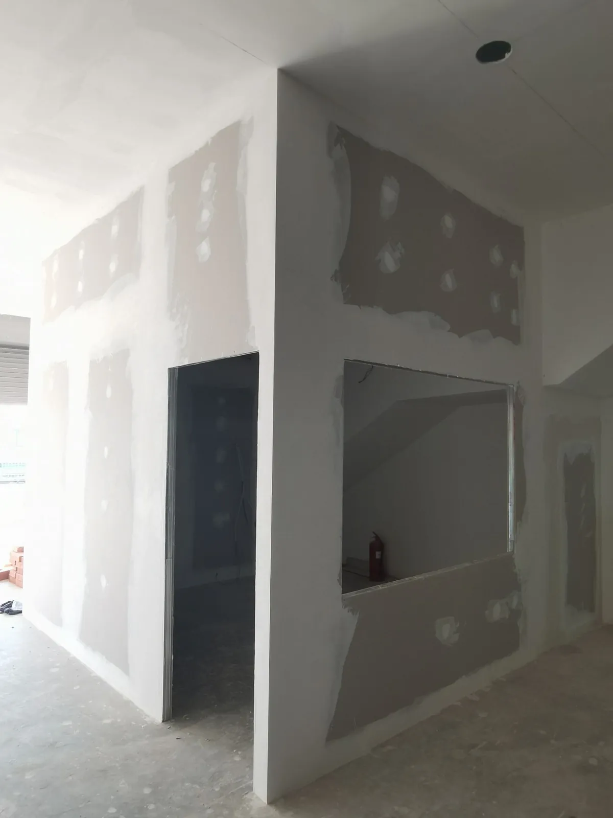 Beready Occupational Therapy Centre 新立的石膏板隔间与门洞