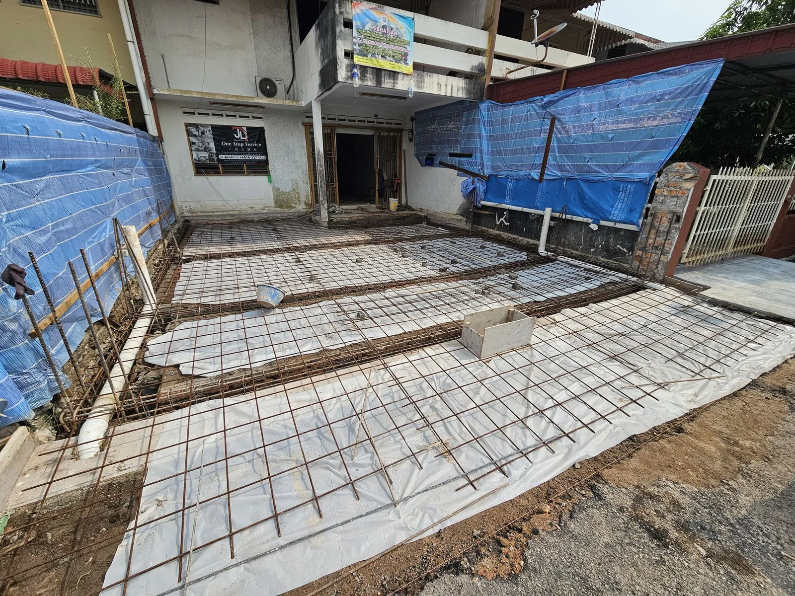 Steel mesh laid across the front yard before the slab pour at Taman Asean