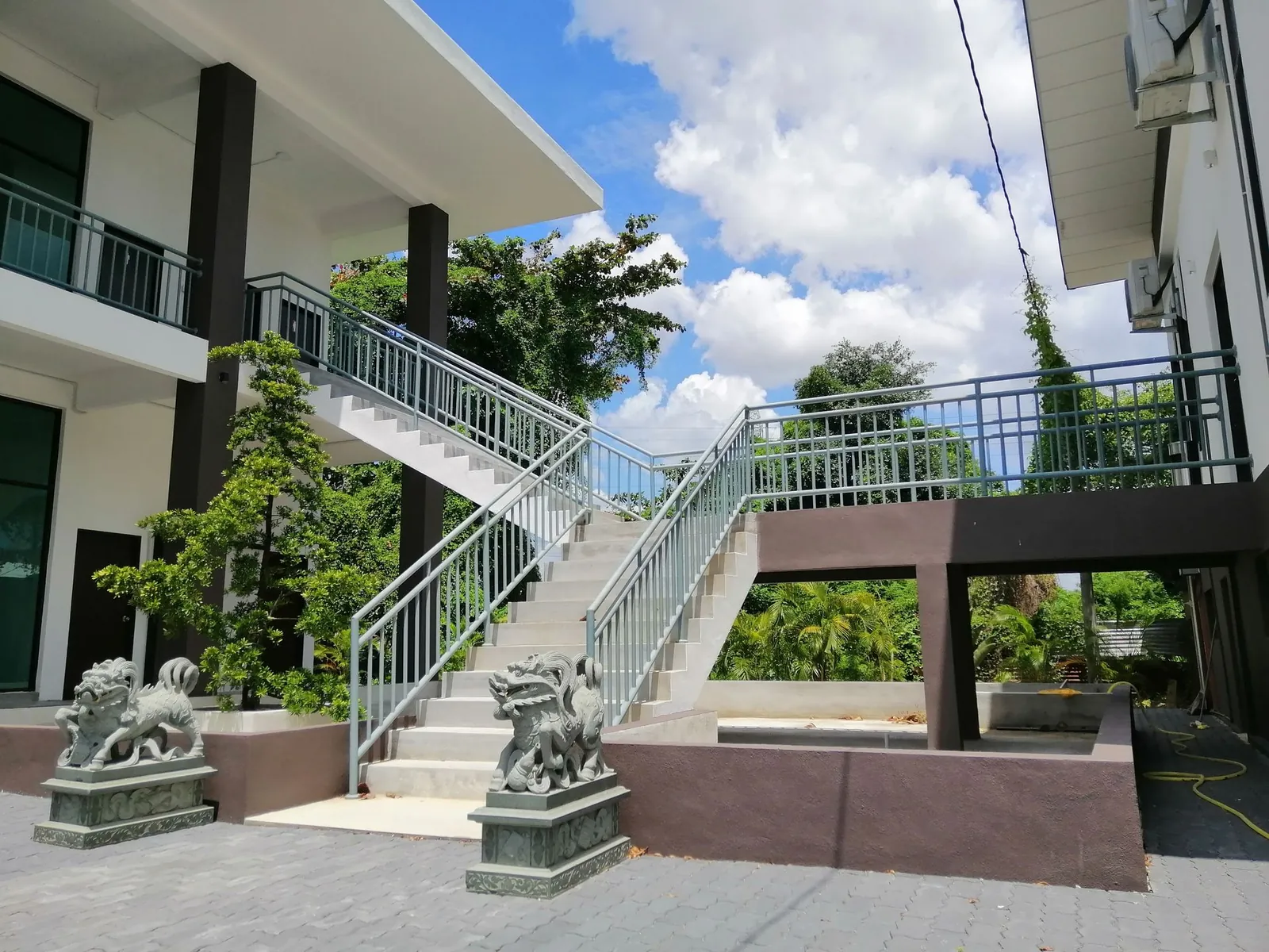 Bachang Temple Office Building twin external staircases with stone lion statues