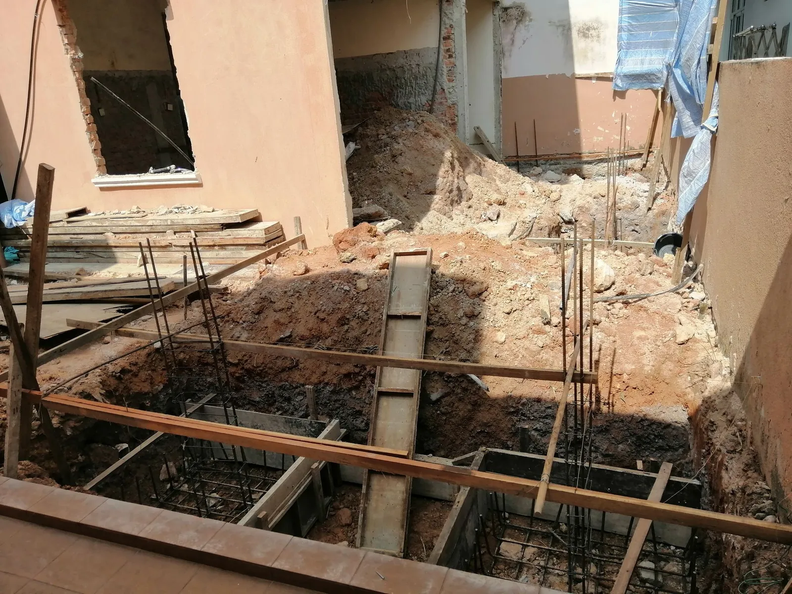 Taman Ara Permai excavation behind the house with rebar footings and formwork