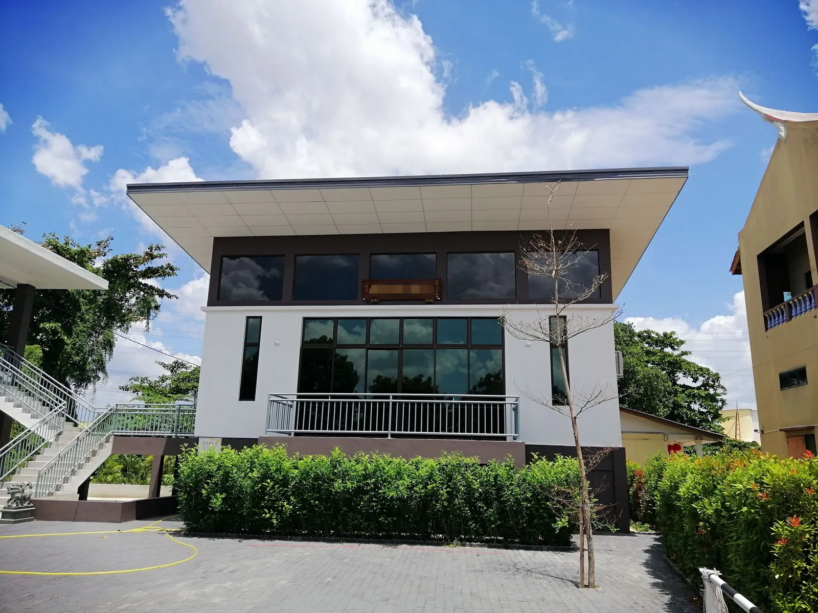Finished end elevation of the Bachang Temple Office Building with glazed upper floor