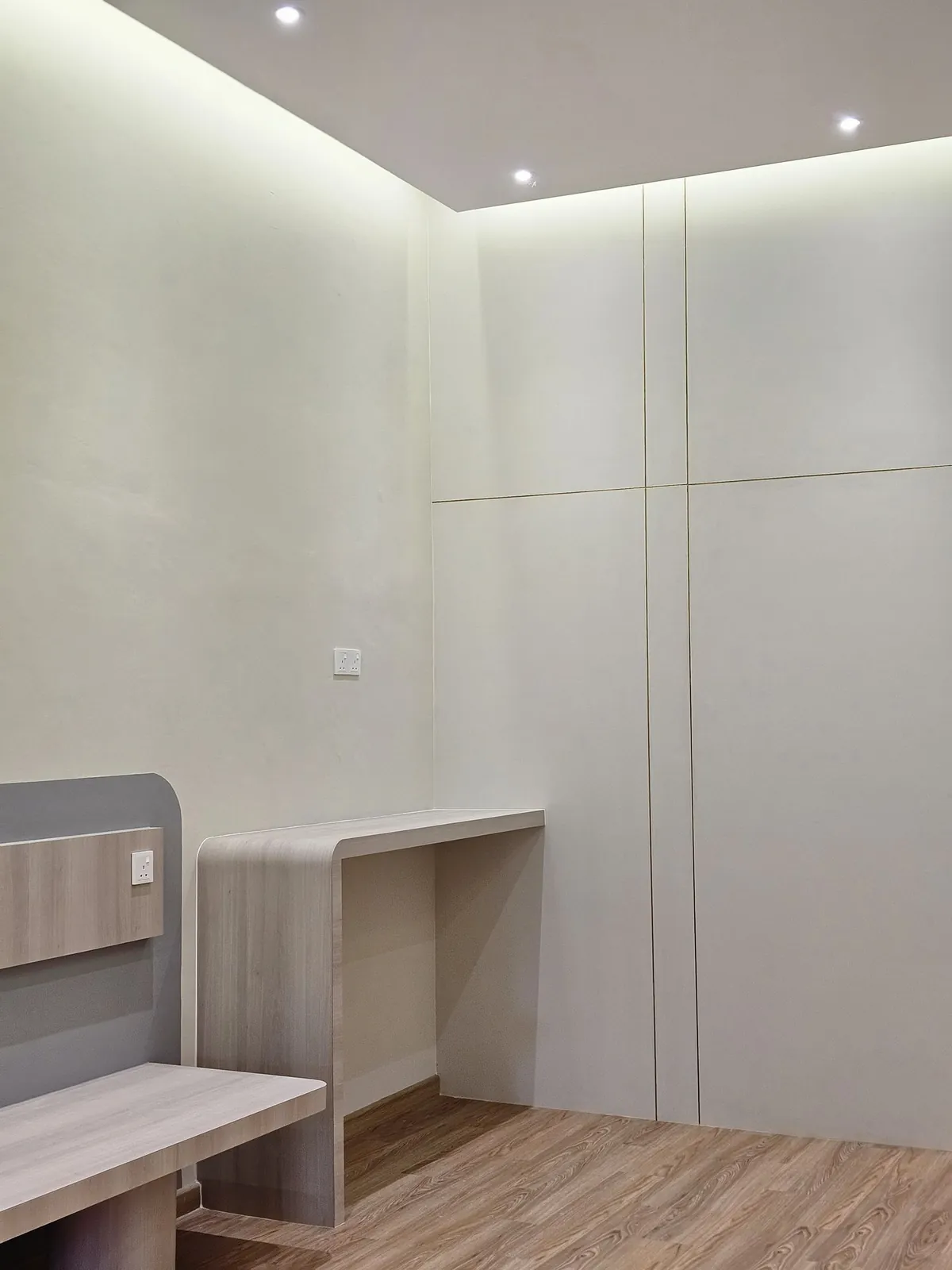 Kimvets Krubong room corner with built-in desk and white wall panels