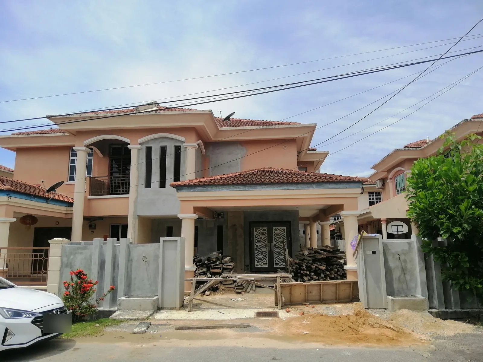Taman Ara Permai 施工中的门面与新围墙