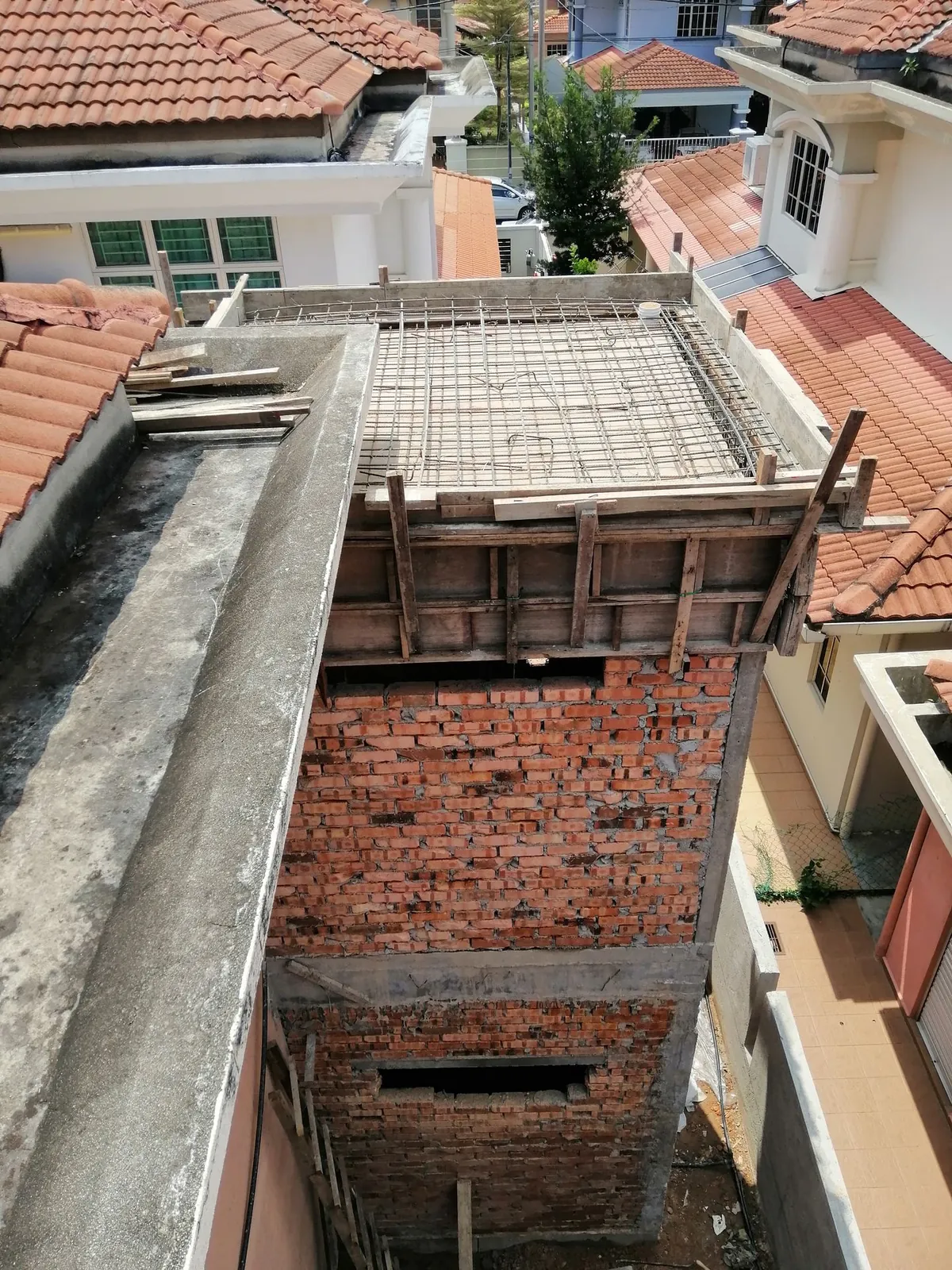 Taman Ara Permai brick extension walls with formwork and rebar for the roof slab